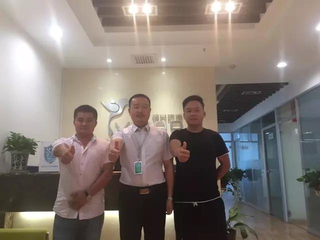 臺州、溫嶺、玉環代理商龔總和招商總監合影