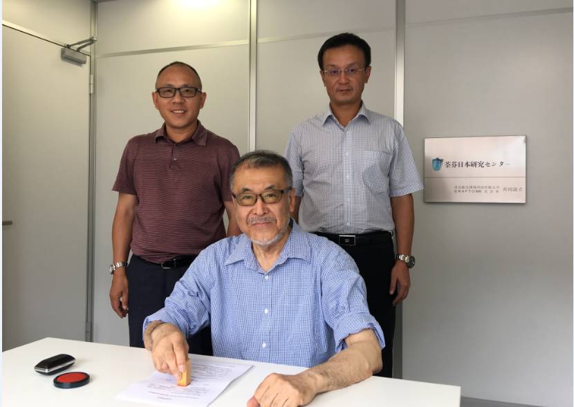 GRAFTON進藤社長與荃芬品牌創始人杜煒東先生（后排右一）、何榮先生（后排左一）